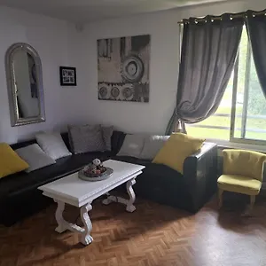Proche De La Cite De L'espace Appartement